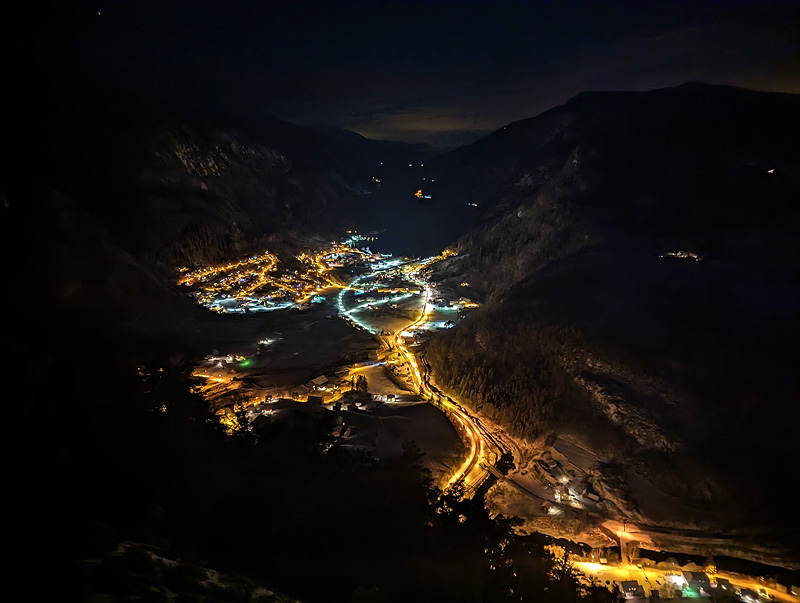 PXL 20221213 193826700