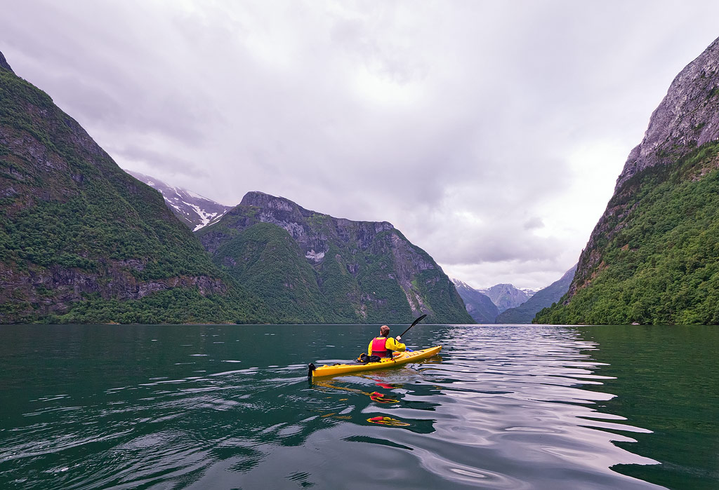 N&aelig;r&oslash;yfjorden, mot Fl&aring;m